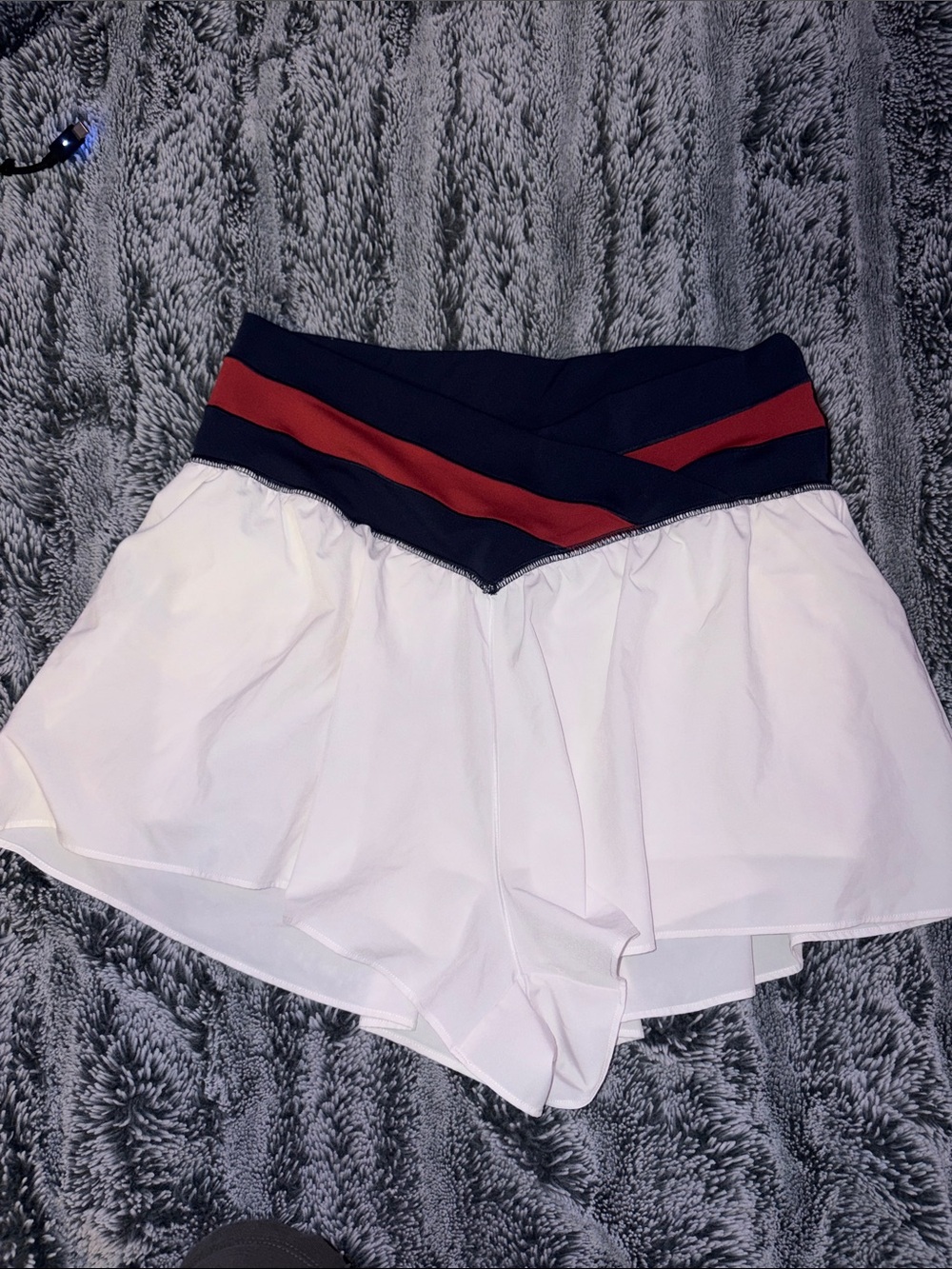Offline by Aerie White Women's Athletic Skort with Navy and Red Waistband